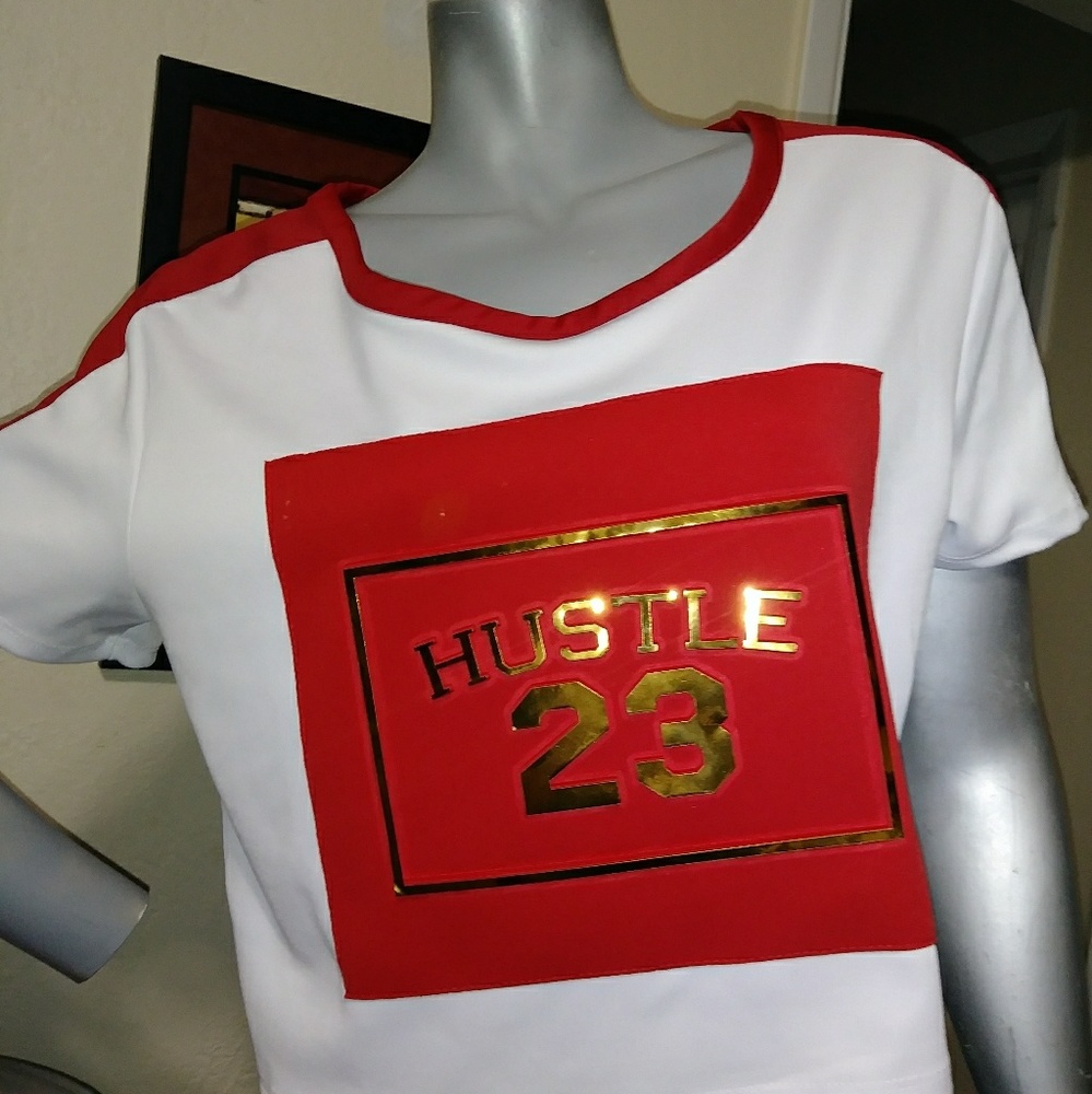 ♦️SOLD♦️New red and gold top